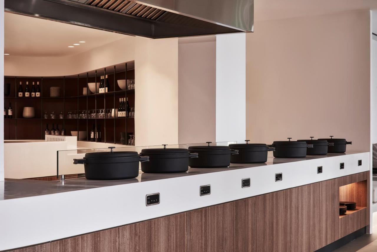 Orama Hotel & Spa Fira  Zewnętrze zdjęcie A row of hot plates