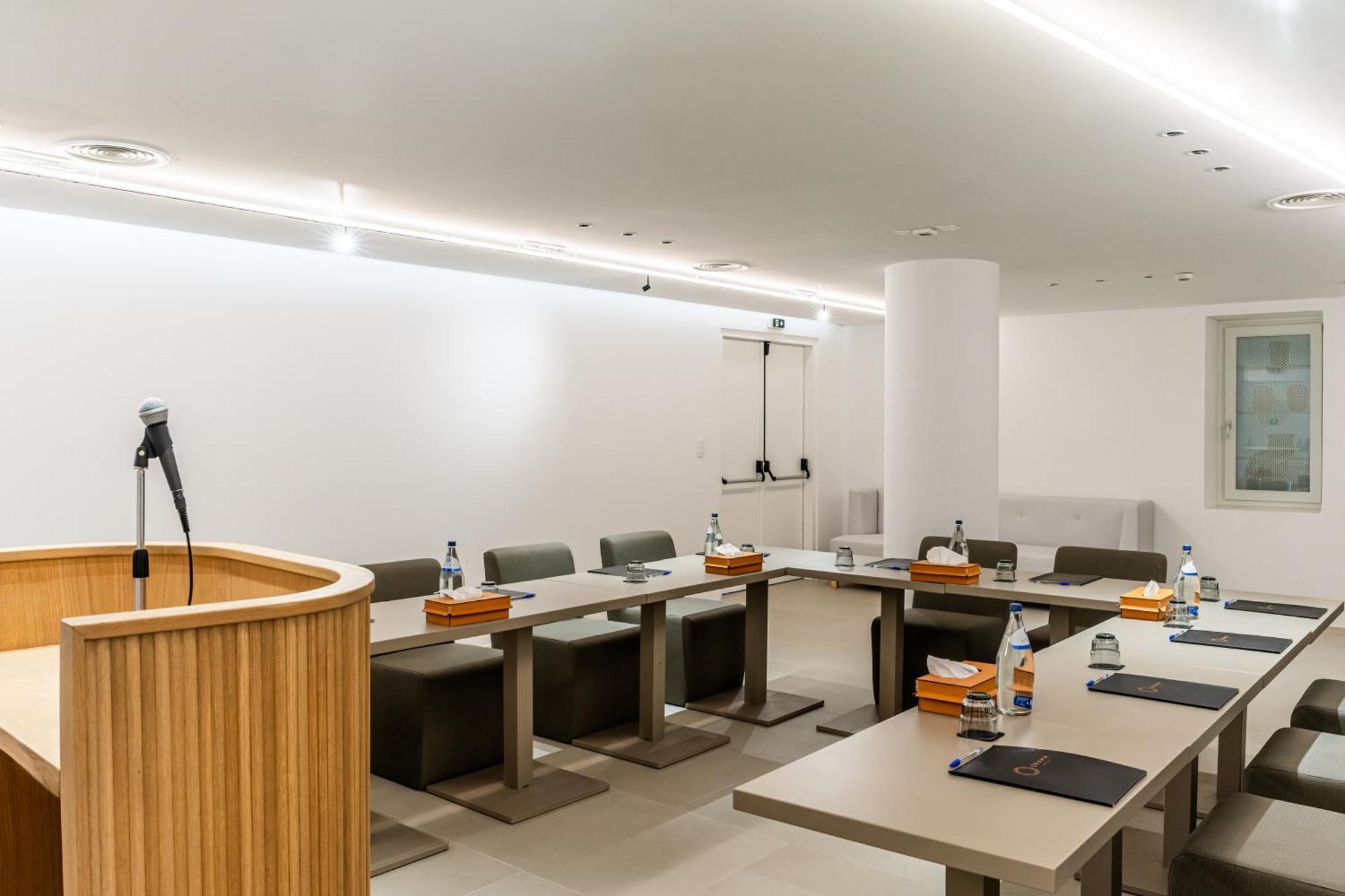 Orama Hotel & Spa Fira  Zewnętrze zdjęcie The conference room of the European University Institute